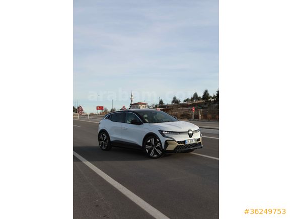 Sahibinden Nokta Hatasız Renault Megane E-Tech Iconic 2024 çıkışlı 2023 Model 