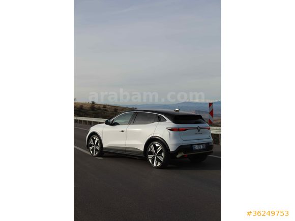 Sahibinden Nokta Hatasız Renault Megane E-Tech Iconic 2024 çıkışlı 2023 Model 