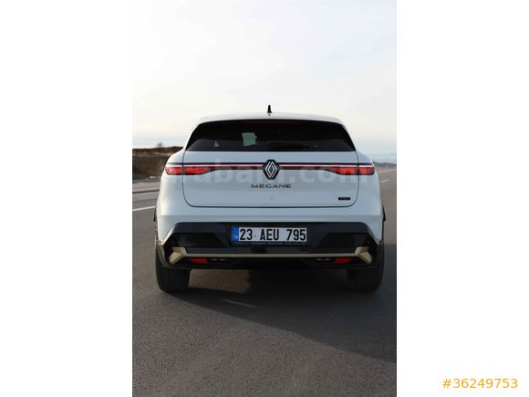 Sahibinden Nokta Hatasız Renault Megane E-Tech Iconic 2024 çıkışlı 2023 Model 