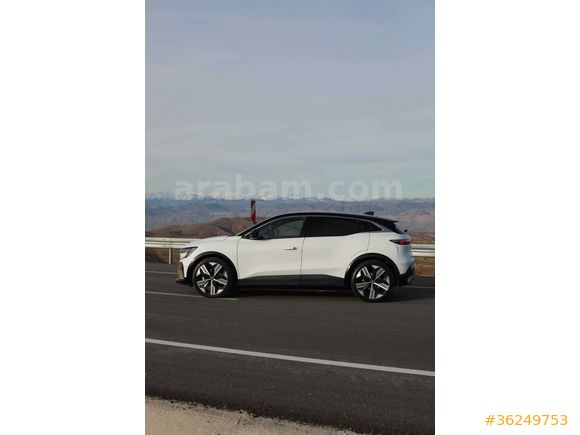 Sahibinden Nokta Hatasız Renault Megane E-Tech Iconic 2024 çıkışlı 2023 Model 