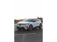 Sahibinden Nokta Hatasız Renault Megane E-Tech Iconic 2024 çıkışlı 2023 Model 