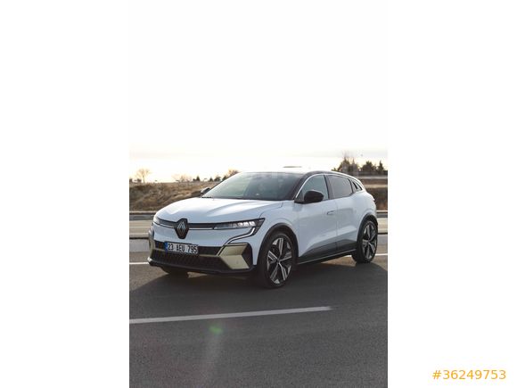 Sahibinden Nokta Hatasız Renault Megane E-Tech Iconic 2024 çıkışlı 2023 Model 