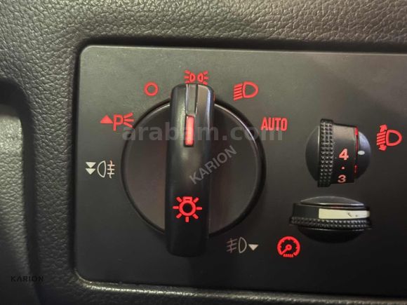 KARION DAN 2011 FORD FOCUS TITANIUM 1.6 TDCI START STOP/MRCK FAR