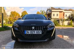 PEUGEOT 208 1.5 BLUE HDİ DİZEL OTOMATİK SAHİBİNDEN AİLE ARACI