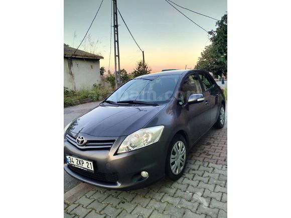 Sahibinden Toyota Auris 1.4 D-4D Comfort Extra 2011 Model