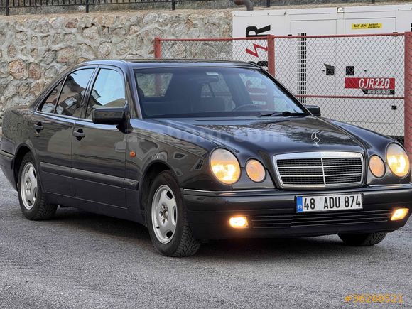 Mercedes - Benz E 200 Classic 1996 Model 