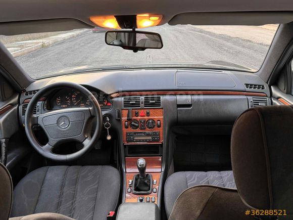 Mercedes - Benz E 200 Classic 1996 Model 
