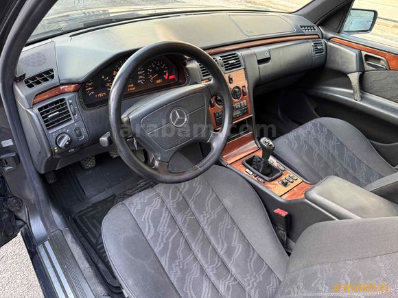 Mercedes - Benz E 200 Classic 1996 Model 