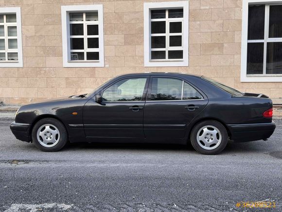 Mercedes - Benz E 200 Classic 1996 Model 