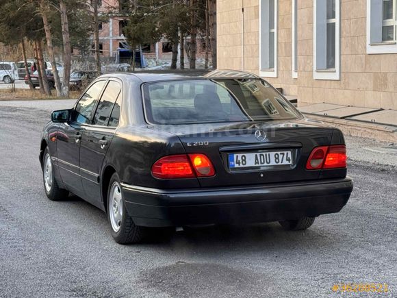 Mercedes - Benz E 200 Classic 1996 Model 