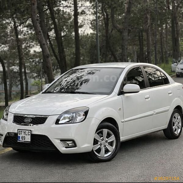 Sahibinden Kia Rio 1.5 CRDi EX Comfort 2010 Model İstanbul 230.000 km Beyaz