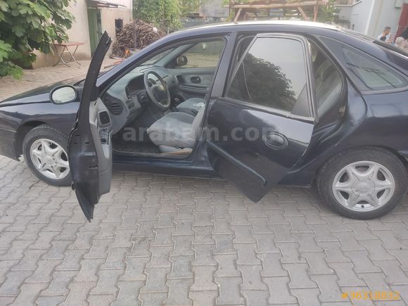 Sahibinden Renault Laguna 1.6 RXE 2002 Model  375.000 km Lacivert