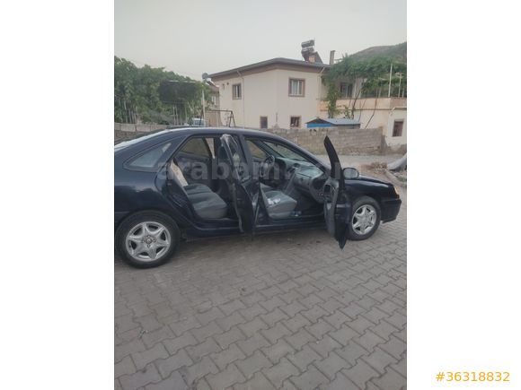 Sahibinden Renault Laguna 1.6 RXE 2002 Model  375.000 km Lacivert