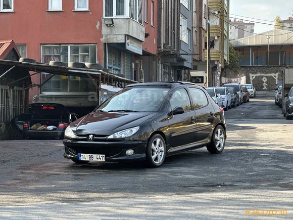 Sahibinden Peugeot 206 1.4 Feline 2006 Model  258.000 km Siyah