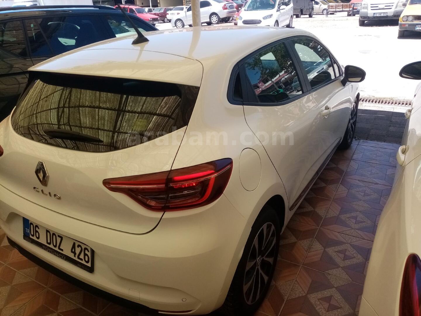 Galeriden Renault Clio 1.0 TCe Touch 2023 Model Kayseri 112.000 km Beyaz 3