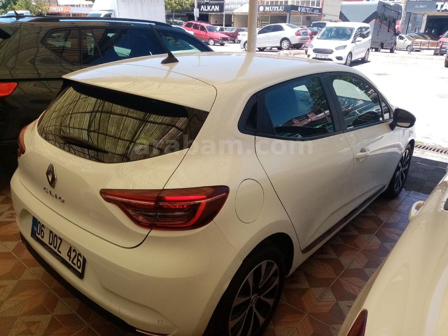 Galeriden Renault Clio 1.0 TCe Touch 2023 Model Kayseri 112.000 km Beyaz 4