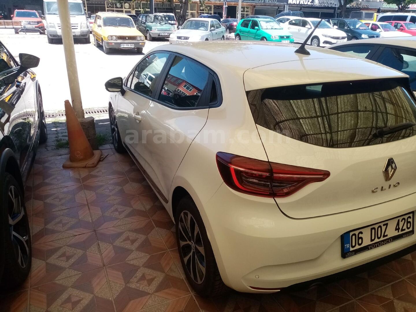 Galeriden Renault Clio 1.0 TCe Touch 2023 Model Kayseri 112.000 km Beyaz 6
