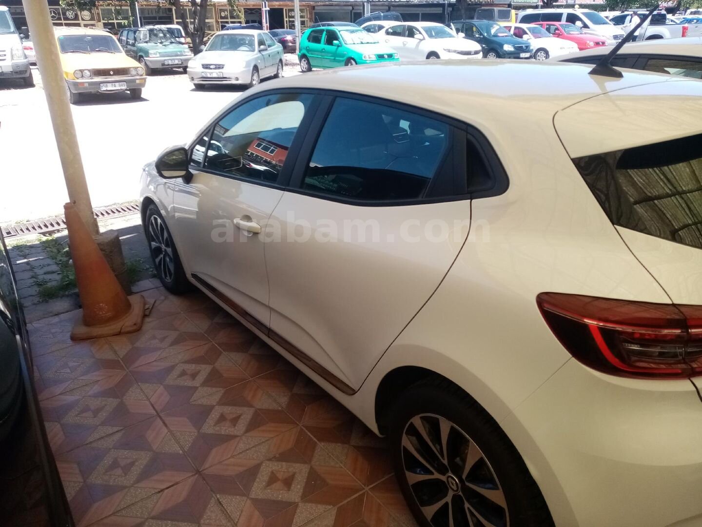 Galeriden Renault Clio 1.0 TCe Touch 2023 Model Kayseri 112.000 km Beyaz 7