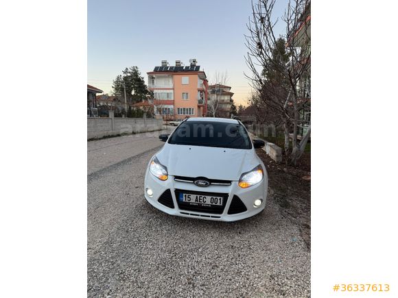 Sahibinden Ford Focus 1.6 TDCi Titanium X 2012 Model aile araci