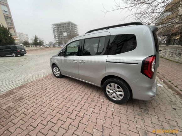 Sahibinden Renault Kangoo Multix 1.3 TCe Iconic 2024 Model 