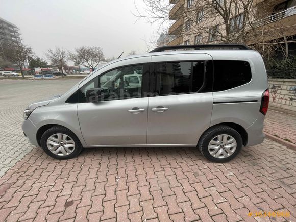 Sahibinden Renault Kangoo Multix 1.3 TCe Iconic 2024 Model 