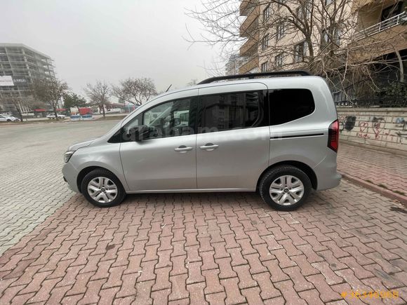Sahibinden Renault Kangoo Multix 1.3 TCe Iconic 2024 Model 
