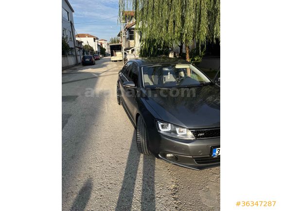 Sahibinden Volkswagen Jetta 1.6 TDi Highline 2011 Model Sakarya 235.000 km Gri (metalik)