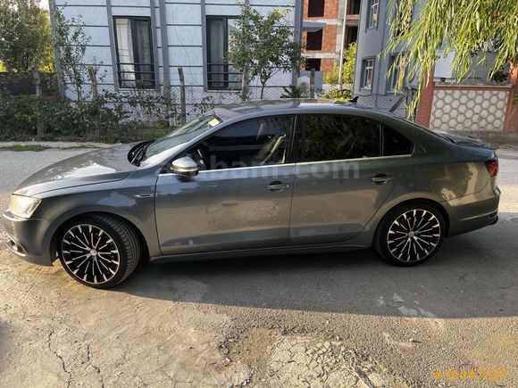 Sahibinden Volkswagen Jetta 1.6 TDi Highline 2011 Model Sakarya 235.000 km Gri (metalik)