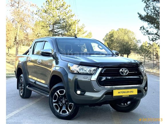 2023 MODEL 12 BİN KM DE OTOMATİK TOYOTA HİLUX AKSESUARLI