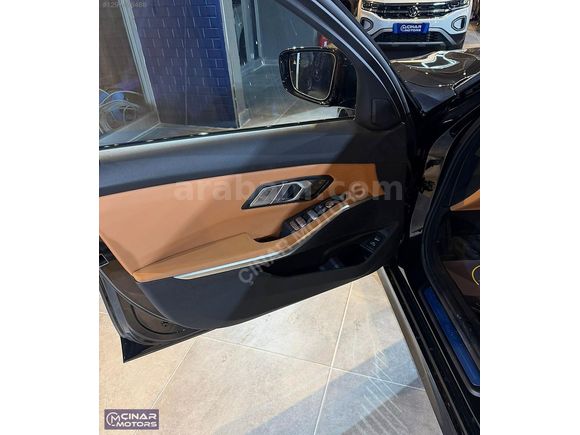 **ÇINAR MOTORS 2025 BMW 3.20i SPORT LİNE - TABA DERİ - NAVİ**