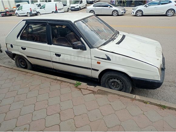 Skoda Favorit (ÇOK ACİLİYETİM VAR BORÇLARIM ÇOK SIKIŞTIRDI ACİL)