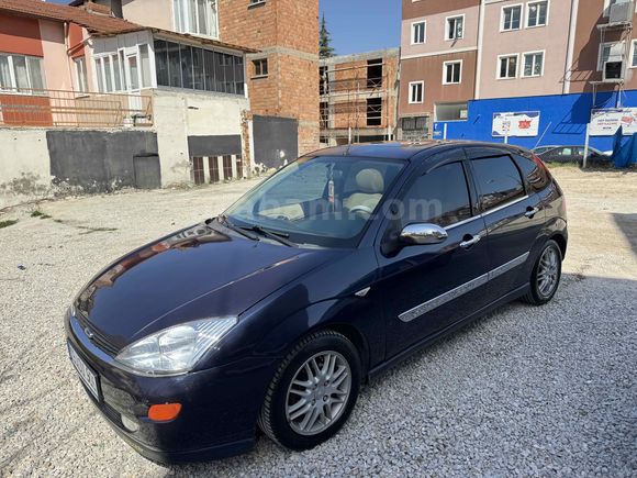FORD FOCUS 1.6 CHİA PAKET SANROOFLU