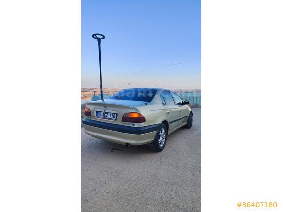 Toyota Avensis 2.0 Sol 2001 Model