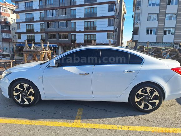 Sahibinden Opel Insignia 1.6 Cosmo 2011 Model  265.000 km Beyaz