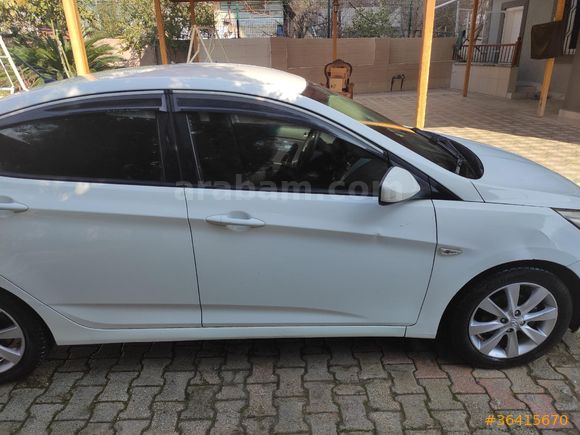 Sahibinden Hyundai Accent Blue 1.6 CRDI Mode Plus 2017 Model  82.700 km Beyaz