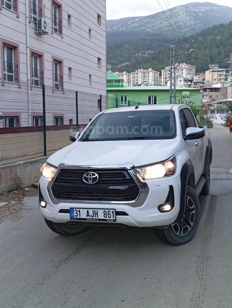 Sahibinden Toyota Hilux 2.4 D-4D 4x2 Adventure 2022 Model 1