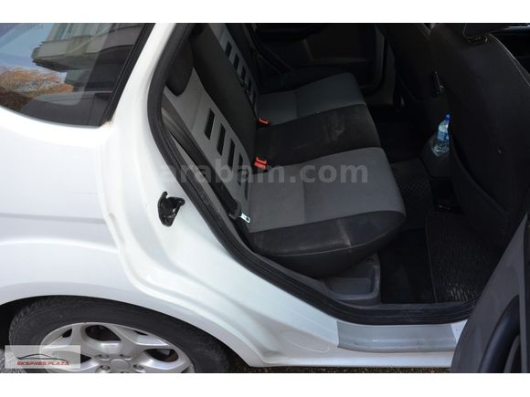 EKSPRES PLAZA'DAN 2011 FORD FOCUS 1.6 TDCI COLLECTION