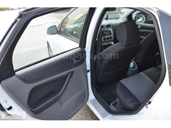 EKSPRES PLAZA'DAN 2011 FORD FOCUS 1.6 TDCI COLLECTION