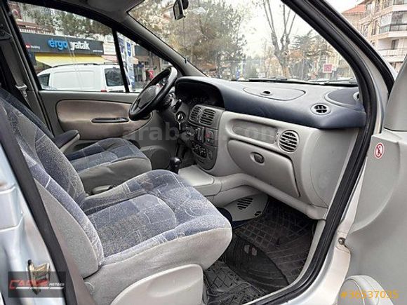 All photos, interior and exterior Renault Scenic II Kompaktven 2003, image size:580x435