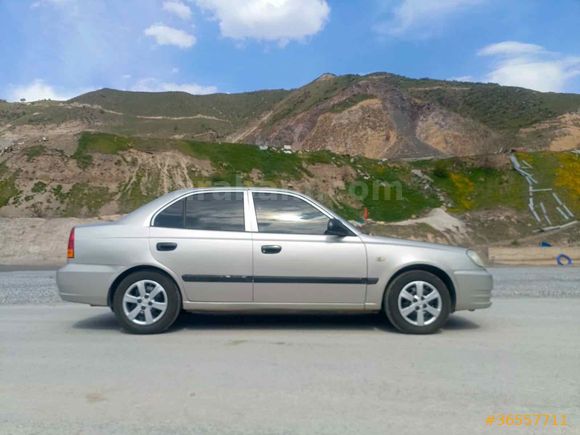 Sahibinden Hyundai Accent 1.3 Admire  manuel araç 2004 Model 