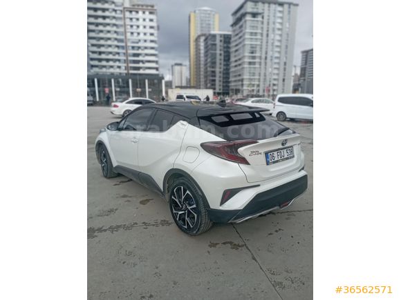 Sahibinden Toyota C-HR 1.8 Hybrid Dynamic 2017 Model