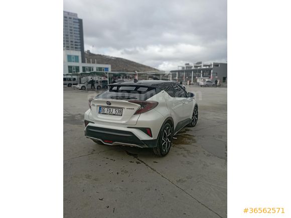 Sahibinden Toyota C-HR 1.8 Hybrid Dynamic 2017 Model