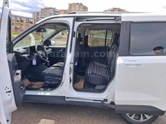 Sahibinden Ford Tourneo Courier 1.5 EcoBlue Titanium 2025 Model  10.000 km Beyaz