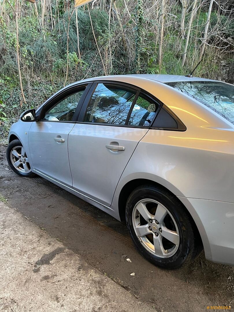 Sahibinden Chevrolet Cruze 1.6 LS 2010 Model İstanbul 152.000 km Gri 3