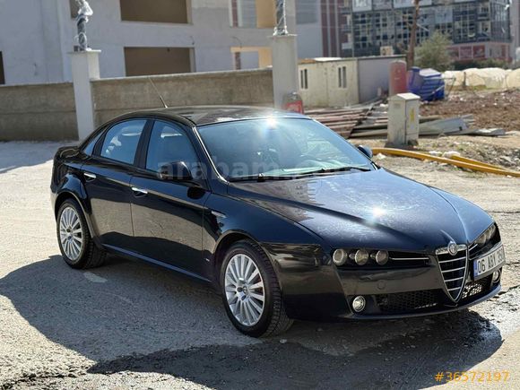 Sahibinden Alfa Romeo 159 1.9 JTD Distinctive Plus 2008 Model  270.000 km Siyah
