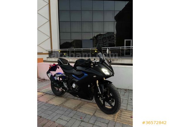 
Toprak Razgatlıoğlu imzalı hatasız kaplamalı SRK125R