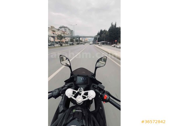 
Toprak Razgatlıoğlu imzalı hatasız kaplamalı SRK125R
