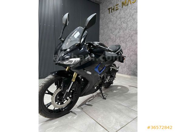 
Toprak Razgatlıoğlu imzalı hatasız kaplamalı SRK125R