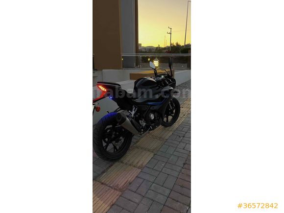 
Toprak Razgatlıoğlu imzalı hatasız kaplamalı SRK125R