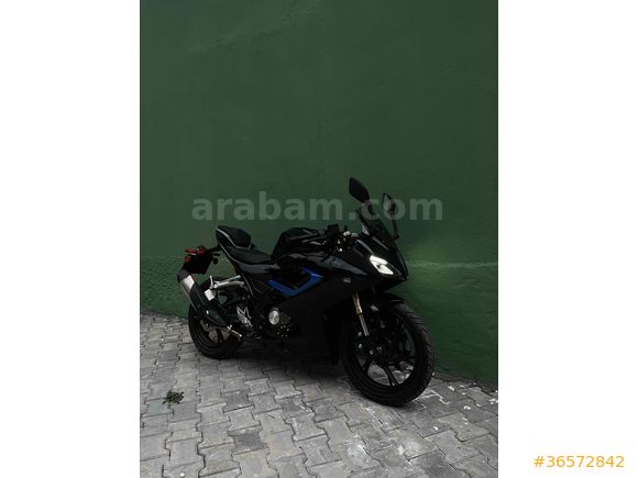 
Toprak Razgatlıoğlu imzalı hatasız kaplamalı SRK125R